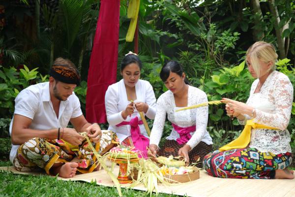 Making Balinese Offerings